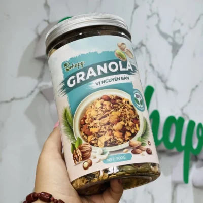 Granola bao gồm các loại hạt và ngũ cốc rang giòn, đủ đầy dinh dưỡng